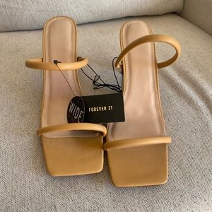 Brand new WIDE WIDTH heels - MOVING SALE open to offers!